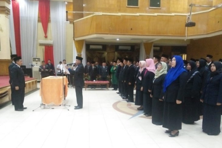Ibnu Sina mutasi semua pejabat PUPR dari Dinkes