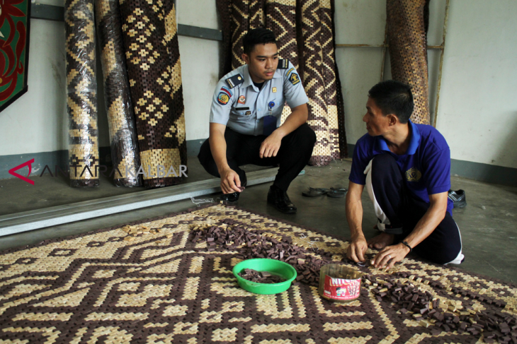 Kerajinan tangan warga binaan Lapas Klas IIA Pontianak