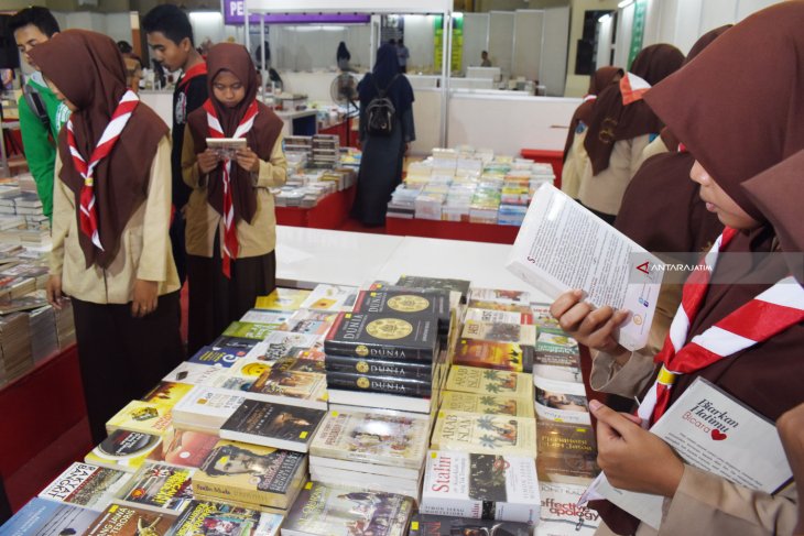 Pesta Ponorogo Sejuta Buku