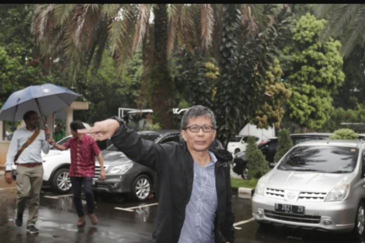 Rocky Gerung diberondong 20 pertanyaan selama hampir lima jam