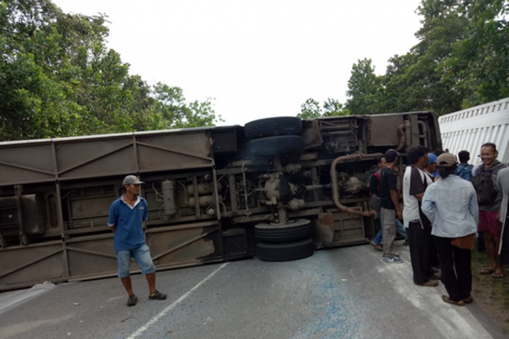 Kecelakaan bus di Jalan Trans Kalimantan