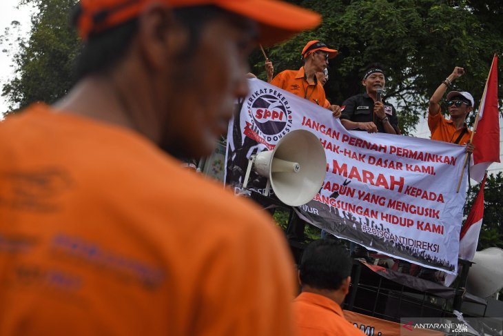 Aksi Pegawai POS Indonesia