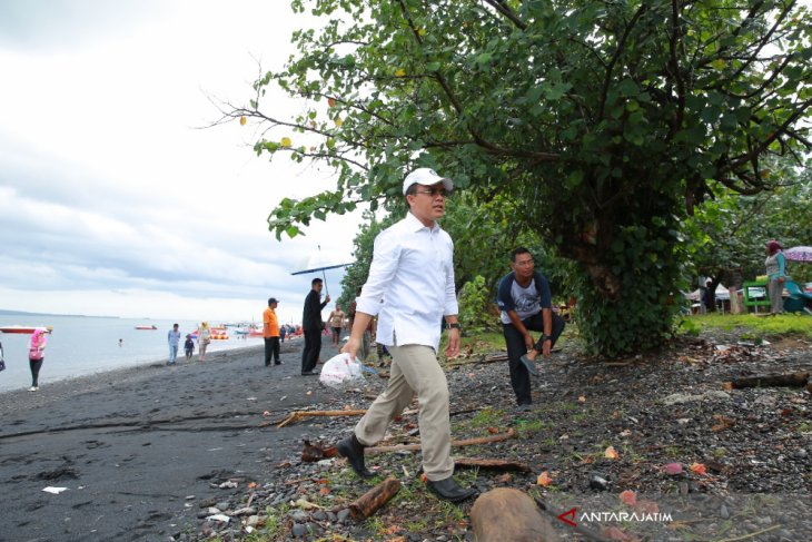 Bupati Anas Ajak Masyarakat