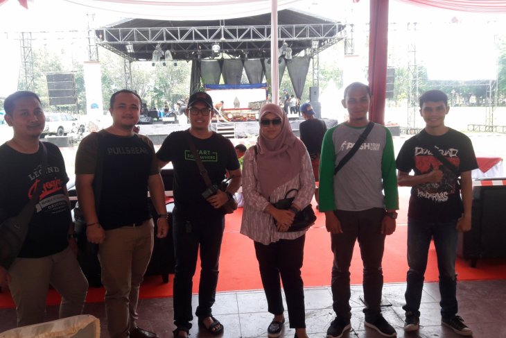 Edukasi masyarakat tentang kearifan lokal, OJK gelar pagelaran wayang