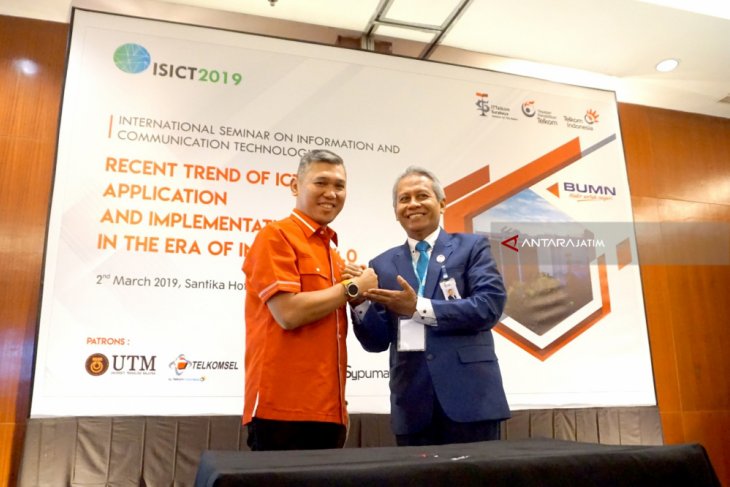 Penandatanganan MoU Telkomsel dan ITTS