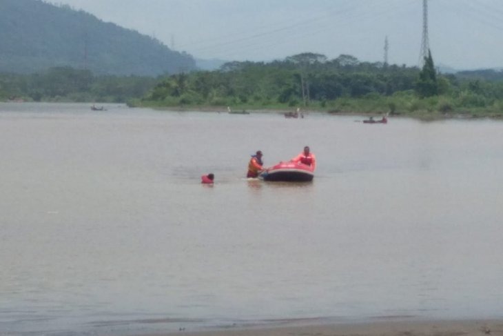 Pencarian korban tenggelam terkendala arus sungai deras