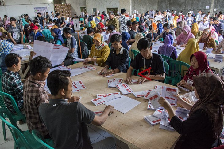 Pelipatan surat suara di Kabupaten Sukabumi 