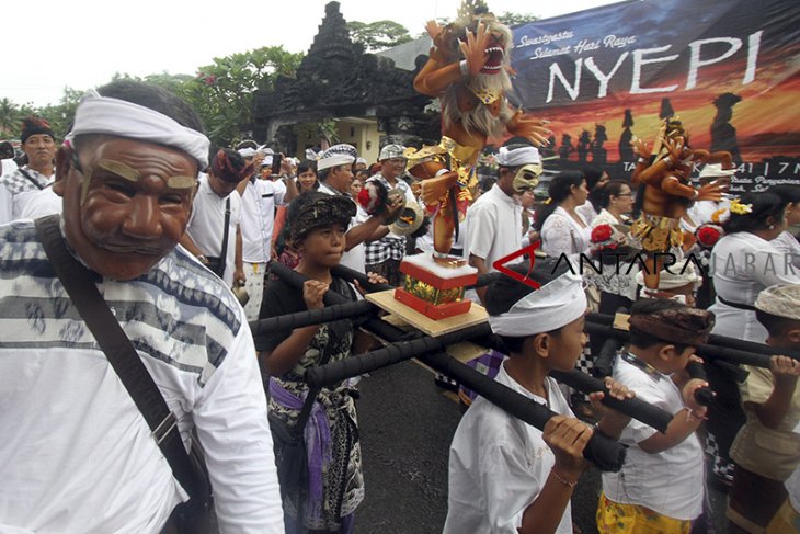 Pawai menyambut hari raya Nyepi 