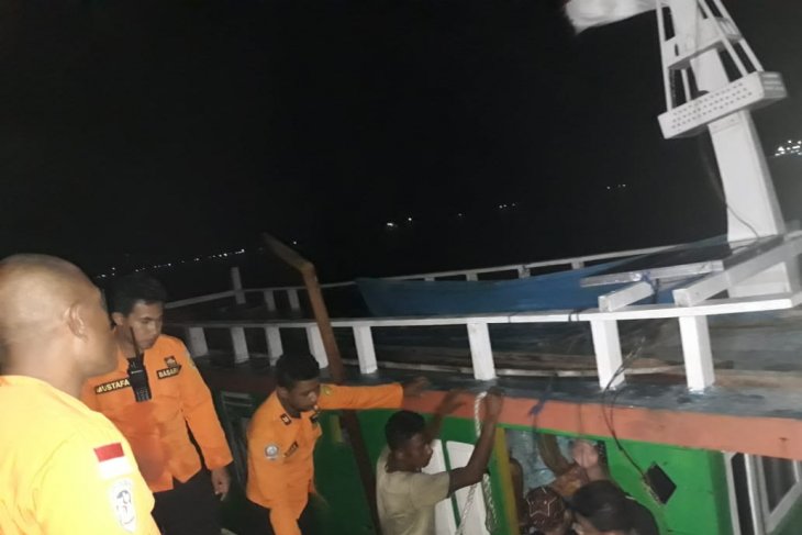 Tim SAR gabungan evakuasi KM Arma Widjaya