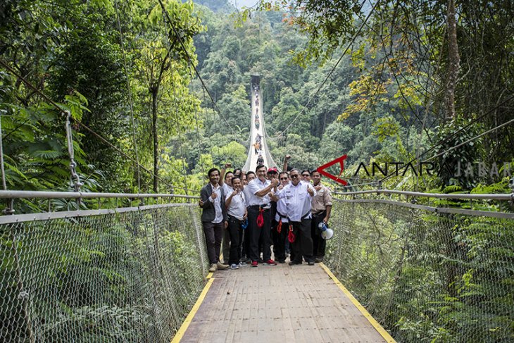 Peresmian jembatan gantung Situ Gunung