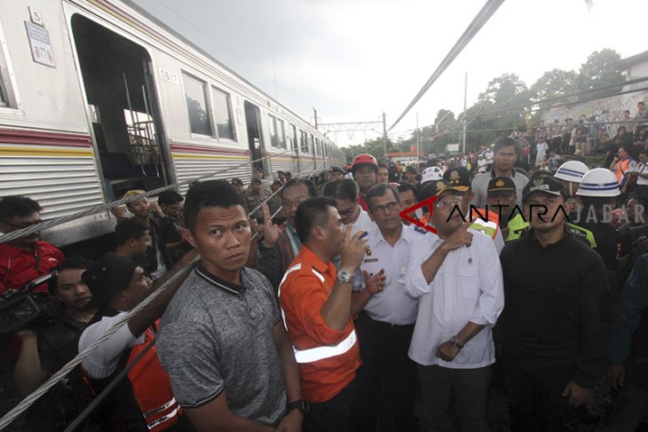 Menteri Perhubungan tinjau lokasi kecelakaan KRL 