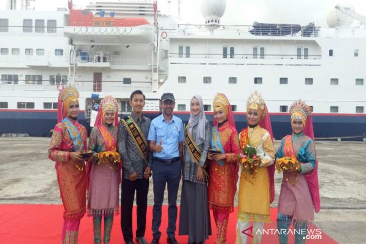 Kapal Pesiar Silver Discoverer sandar di Sabang