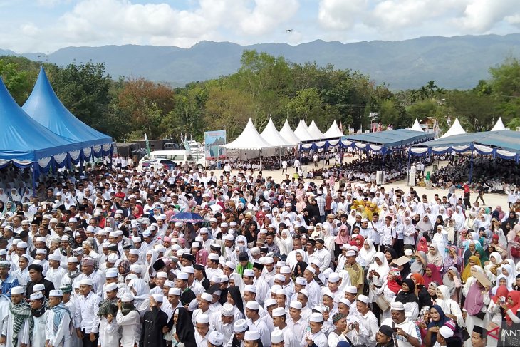 Warga antusias sambut kehadiran Ma'ruf Amin di Madina