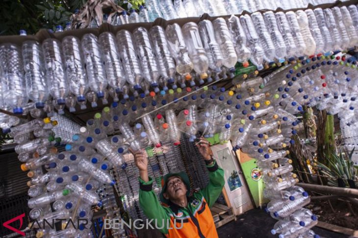 Pemanfaatan Sampah Botol Plastik