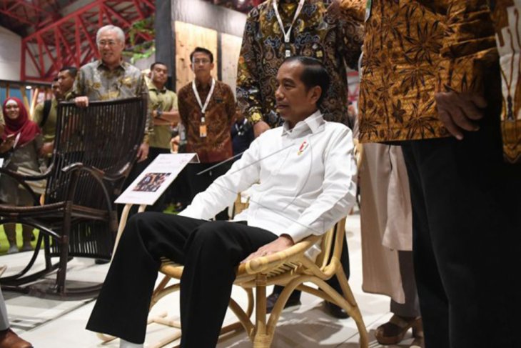 Presiden tinjau pameran IFEX