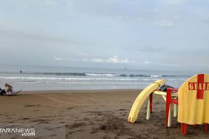 Gelombang tinggi landa laut selatan Sukabumi