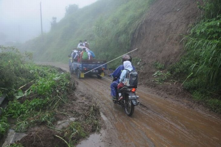 Peringatan bahaya longsor