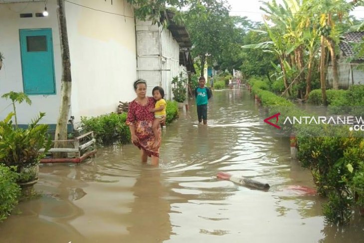 Dua Desa Di Kecamatan Tempurejo Jember Diterjang Banjir - ANTARA News ...