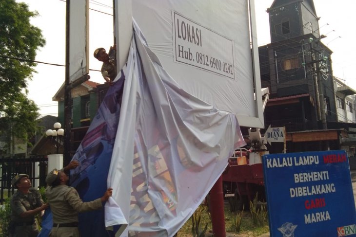 Panwaslih-Satpol PP tertibkan APK di jalan protokol Lhokseumawe
