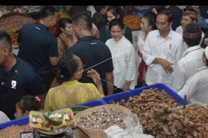 Jokowi resmikan Pasar Badung