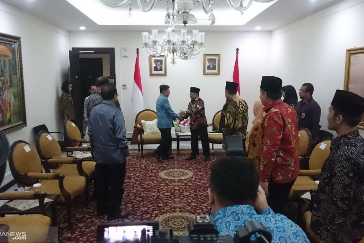 VP discusses plan to build Indonesian Hospital in Hebron