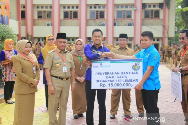 Bank Kalsel bantu organisasi pemuda dan pedagang dhuafa