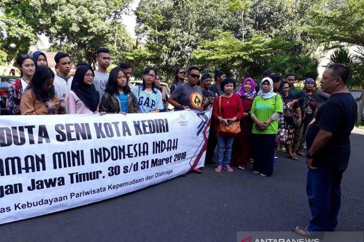 Penari Kediri pentas di TMII