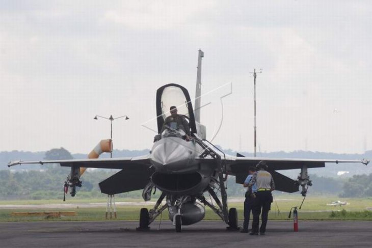 Latihan pesawat tempur F-16