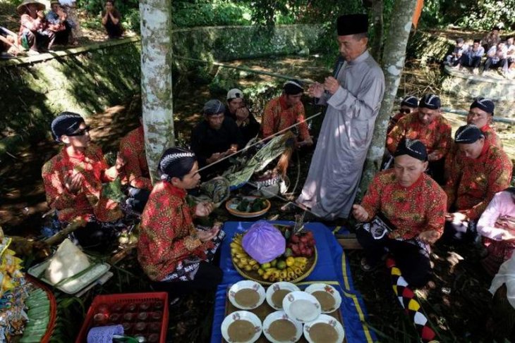 Tradisi nyadran telaga bambu