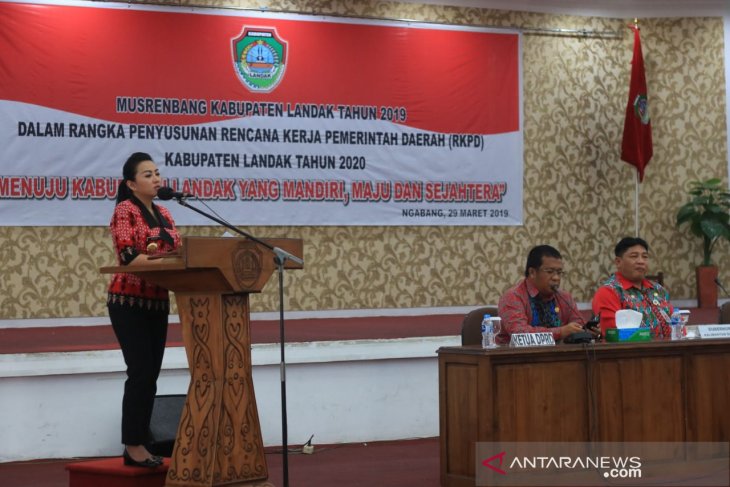 Karolin targetkan 2020 Kabupaten Landak miliki desa mandiri