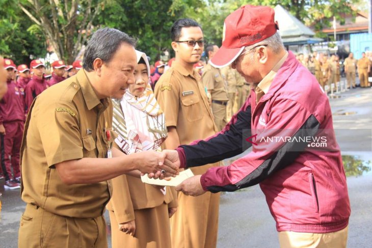 343 PNS Pemkab HST mendapatkan kenaikan pangkat