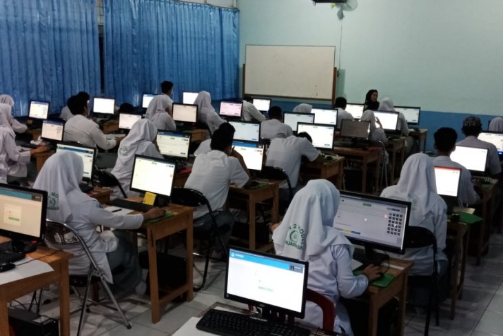 Kemenag Kalsel pastikan UNBK madrasah hingga ke pelosok lancar