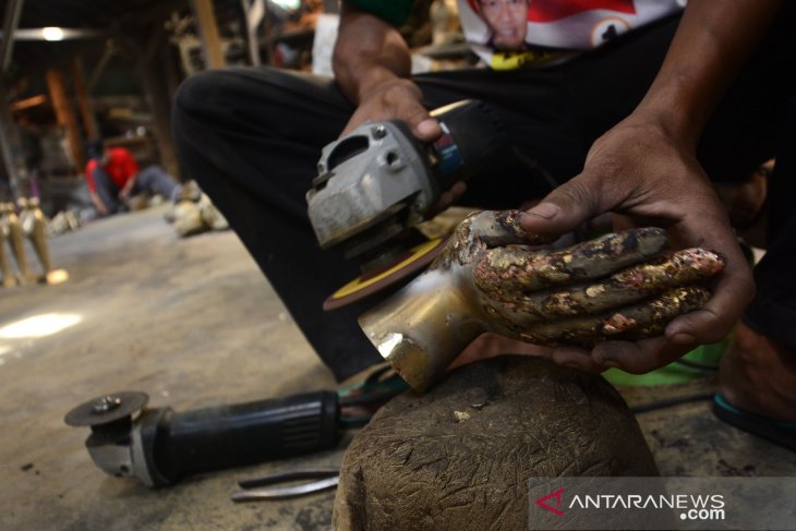 Kerajinan cor kuningan Jombang