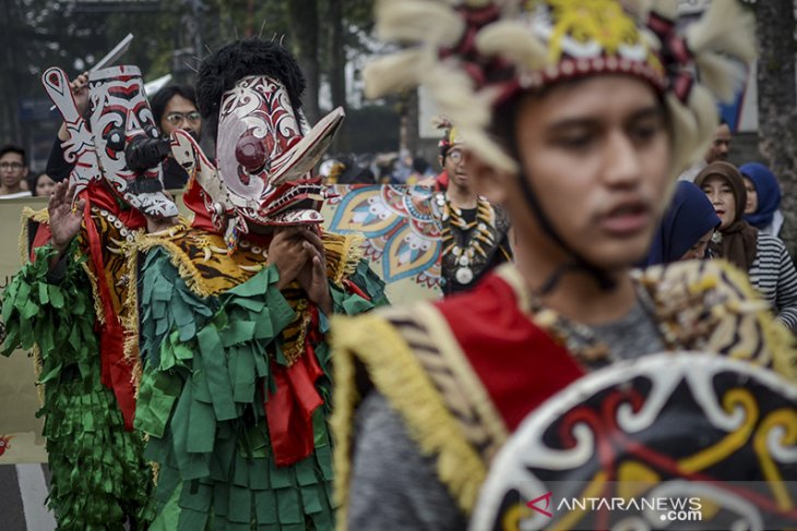 Pawai budaya Kalimantan Timur