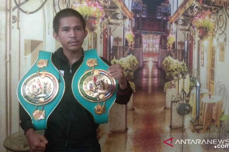 Adi petinju dari pedalaman Kalbar