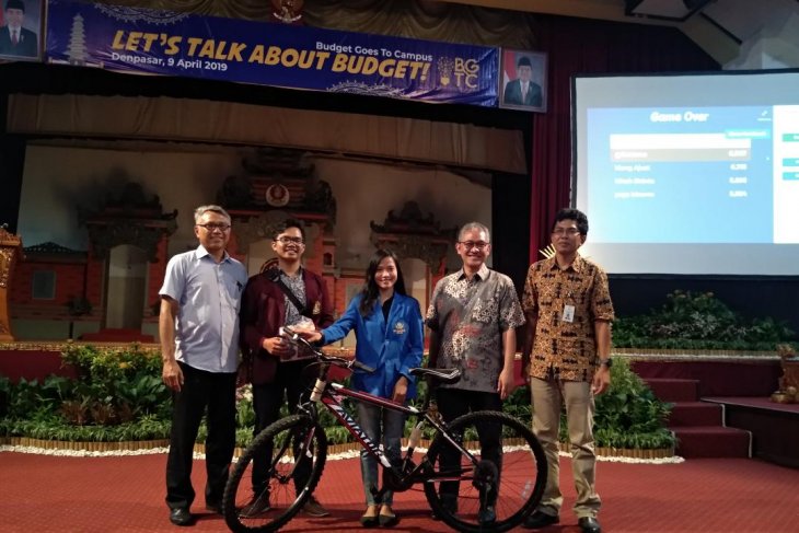 Kemenkeu kenalkan pokok-pokok APBN kepada 400 mahasiswa Bali