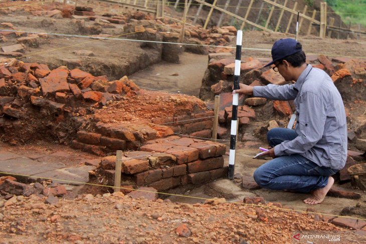 Penelitian arkeolog di situs Sekaran