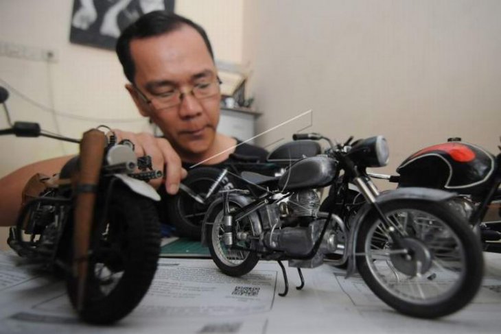 Produksi miniatur sepeda motor