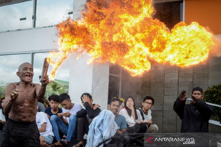 Atraksi Api Di Banjarmasin