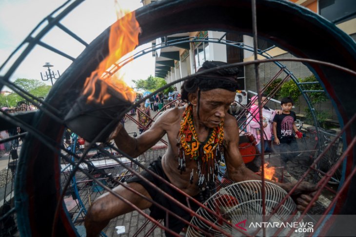 Atraksi Api Di Banjarmasin