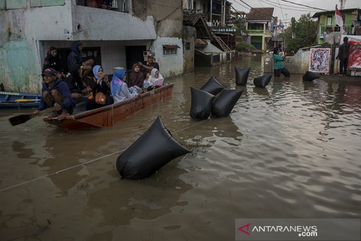 Pentas Bandung lautan banjir 