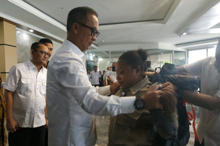 Menteri Sosial lepas 45 pendamping Komunitas Adat Terpencil.