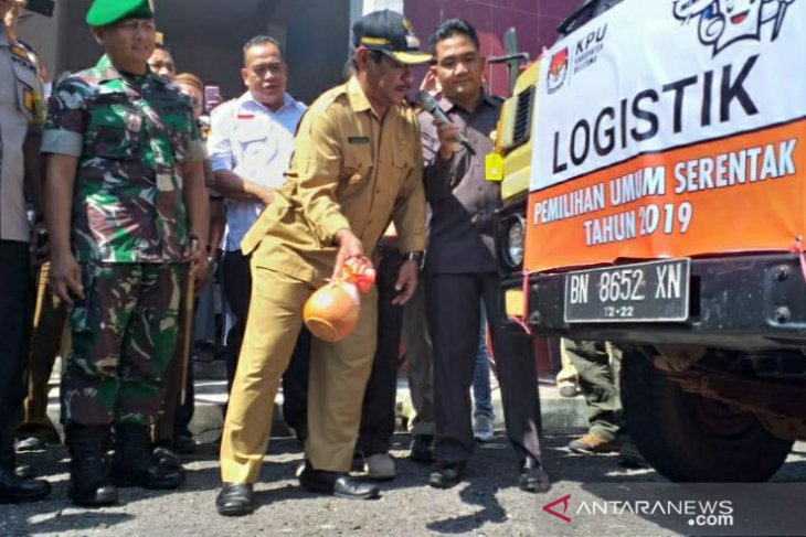 KPU Belitung Distribusikan Logistik Pemilu 2019 - ANTARA News Bangka ...