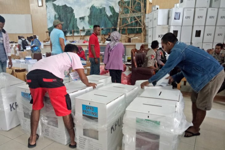Trans Mimika kerahkan helikopter angkut logistik pedalaman Mimika.