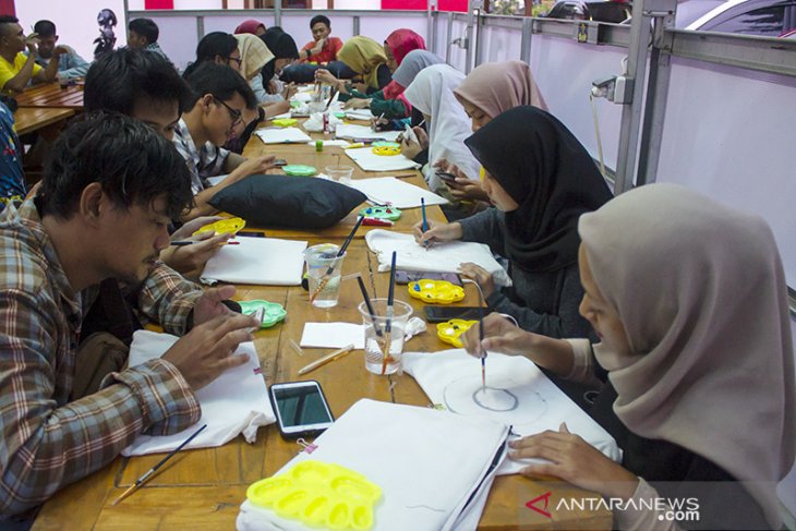 Workshop melukis sarung bantal 