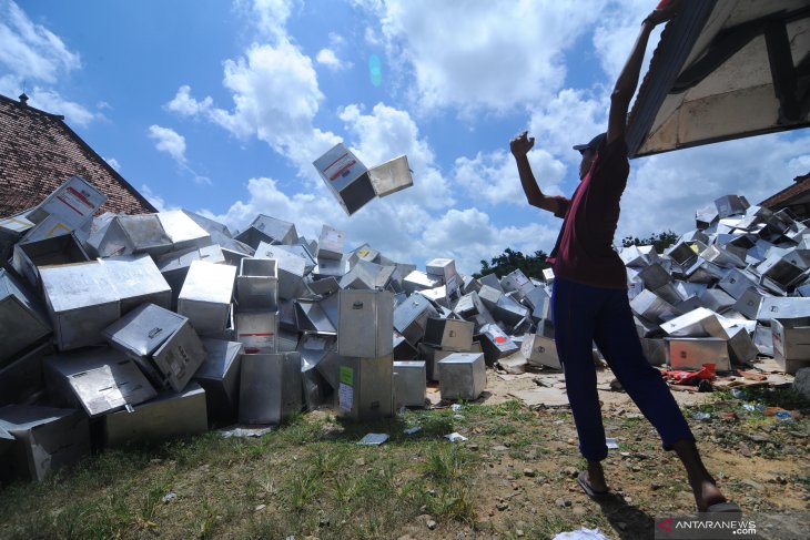 Rencana lelang kotak suara