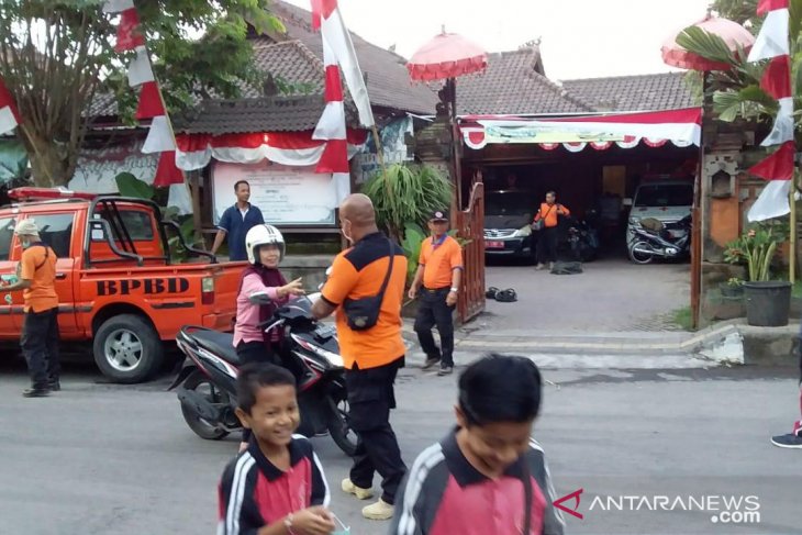 Mt Agung again erupts and residents urged to wear face masks: BPBD