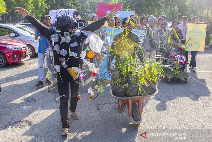 Peringatan hari Bumi di Karawang 