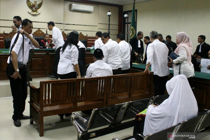 Putusan kasus suap DPRD kota Malang ditunda