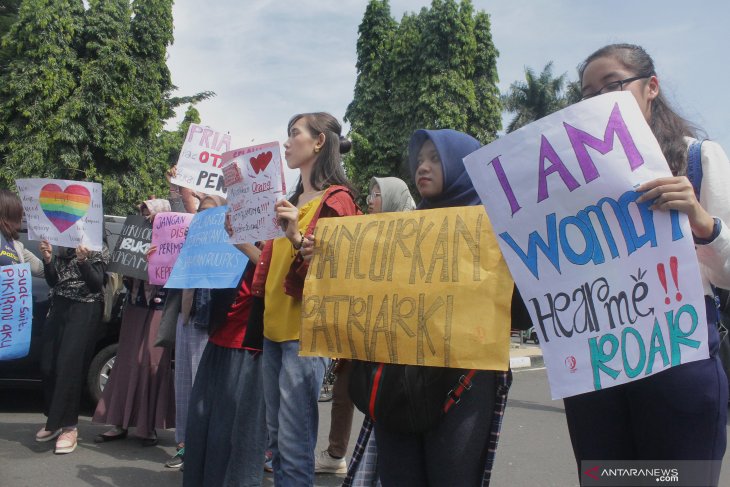 Unjuk rasa anti diskriminasi perempuan